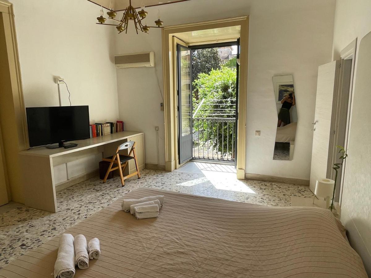 Bed and Breakfast Bed And Books Isabella Catania Exterior foto
